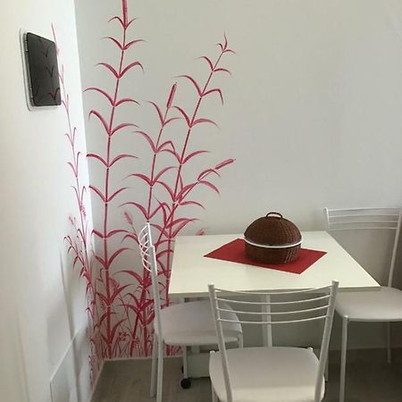 سويانو ديل لاغو Appartamento Rubino - Lovely Little Flat 3 Minutes From Golf Club 5 Minutes From Lake المظهر الخارجي الصورة